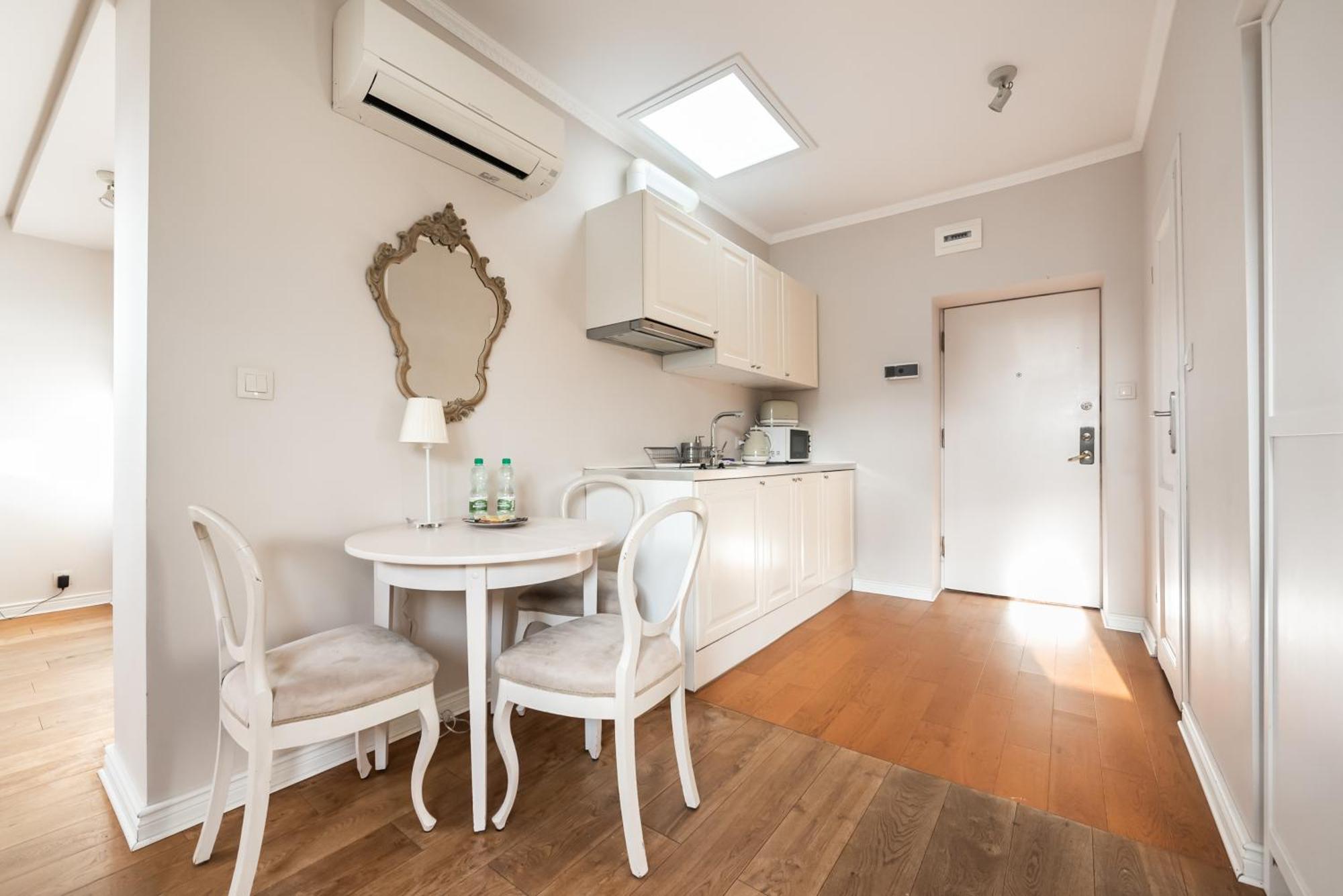 Nowy Swiat 30 Luxury Butas Warsaw